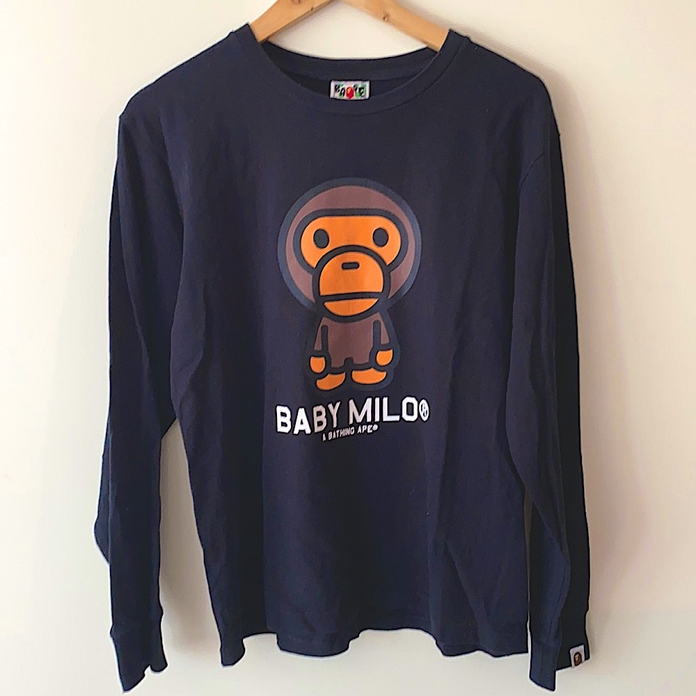 A bathing shirt long sleeve